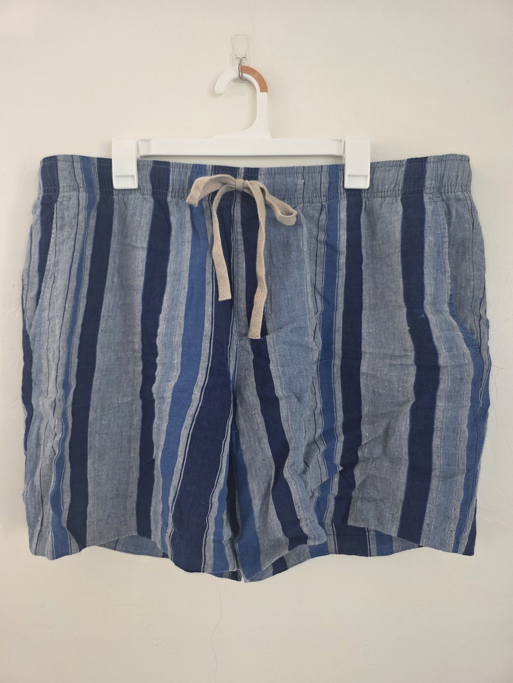 Banana Republic Men's Blue Striped Drawstring Shorts Size XL / 8'' Short